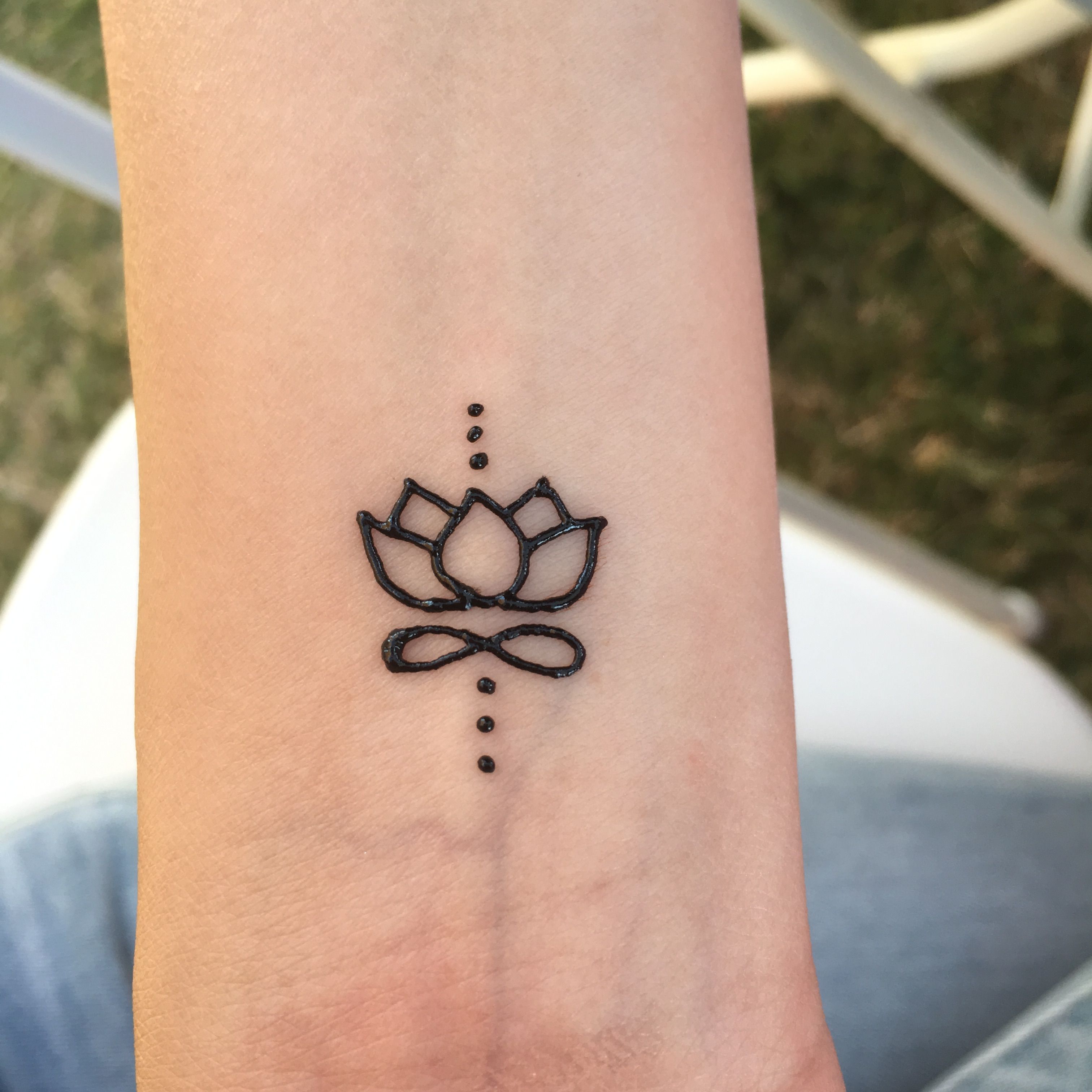 simple henna tattoo ideas 0053