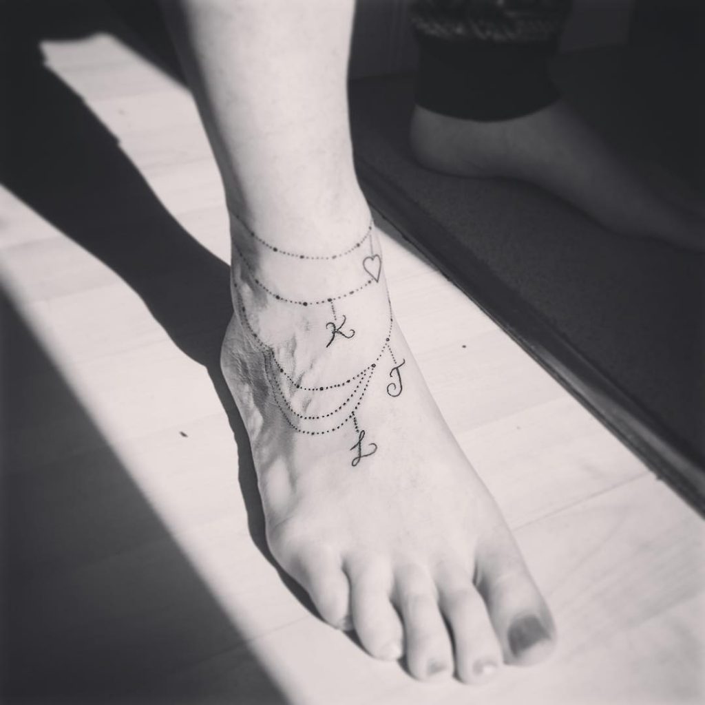 small ankle chain tattoo concepts