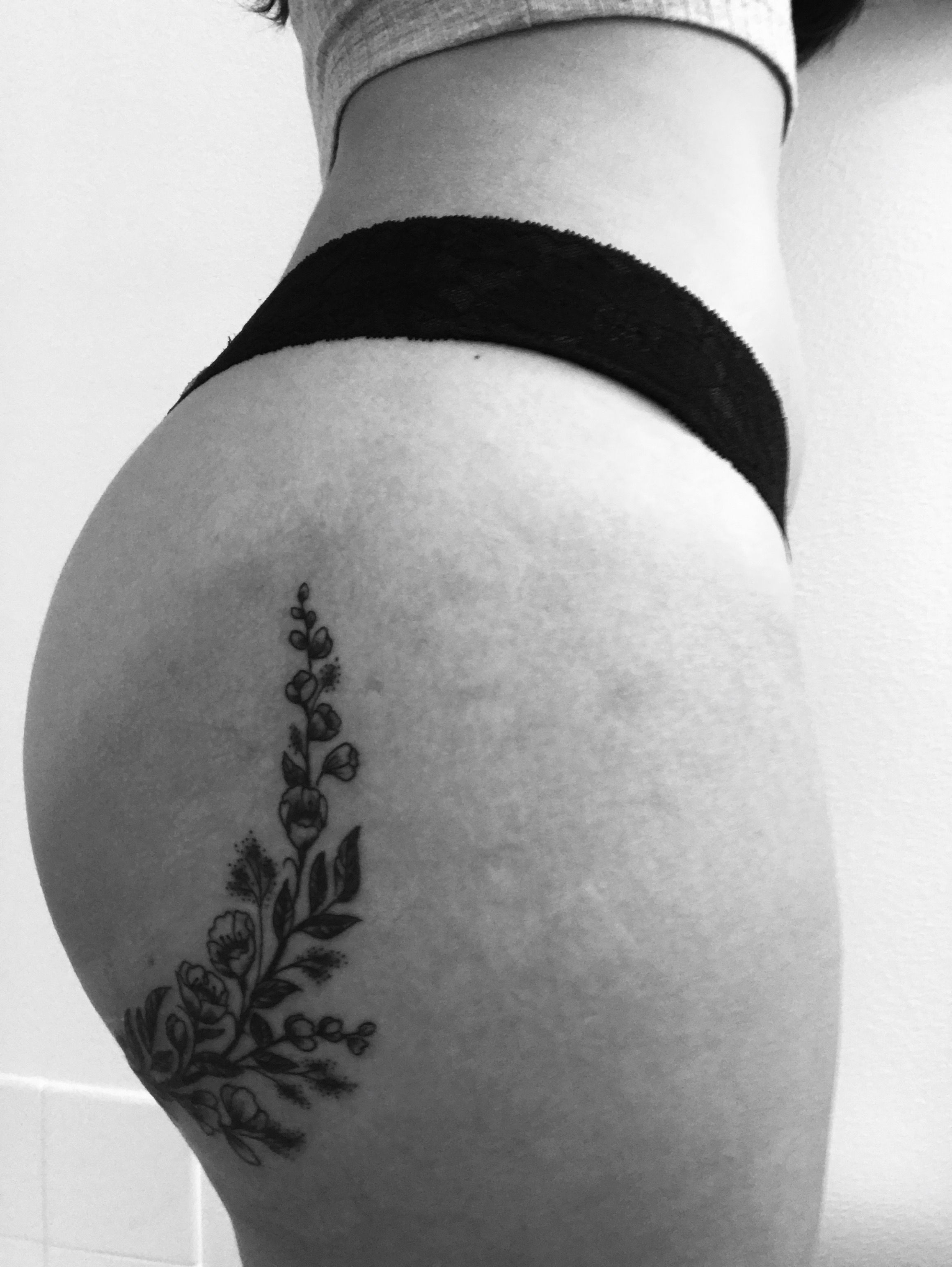 small bum tattoo ideas for females 0088