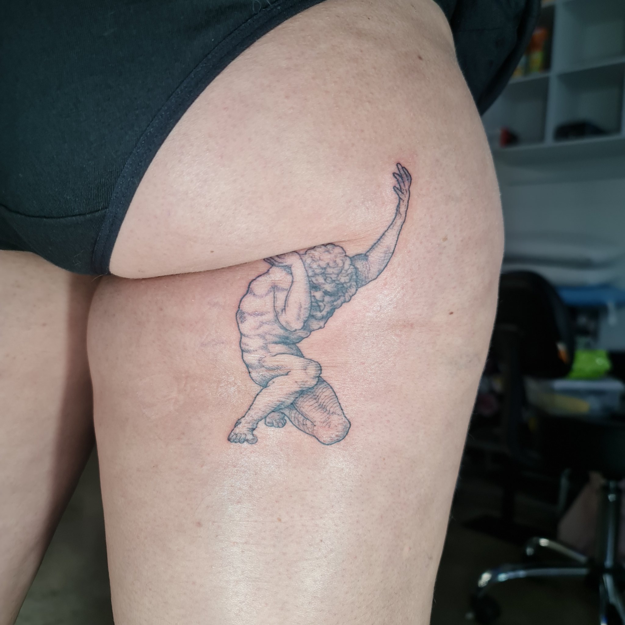 small butt tattoo 0032