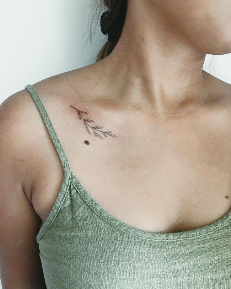 small collarbone tattoo 0023