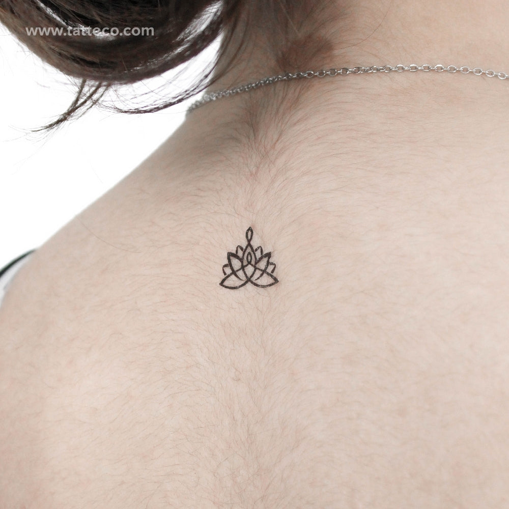 small collarbone tattoo 0051