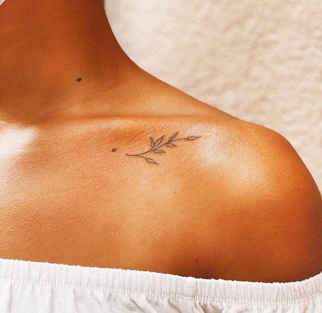 small collarbone tattoo 0066