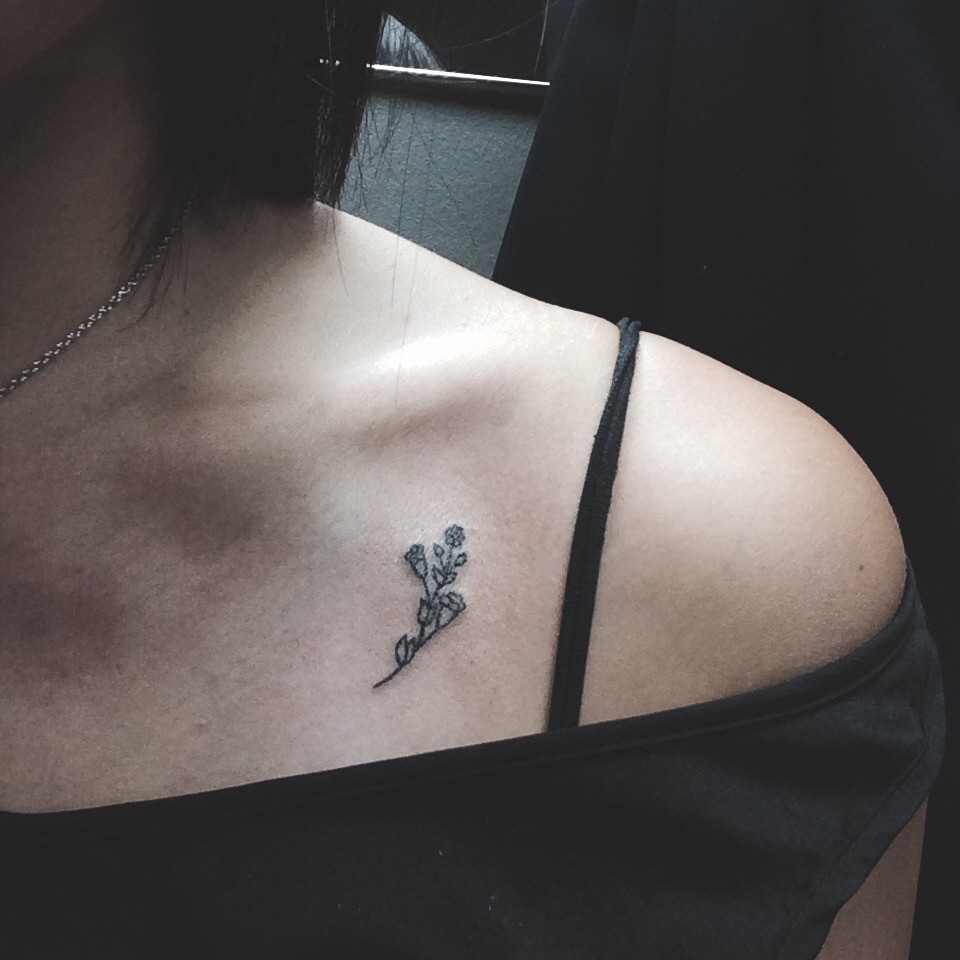 small collarbone tattoo 0098