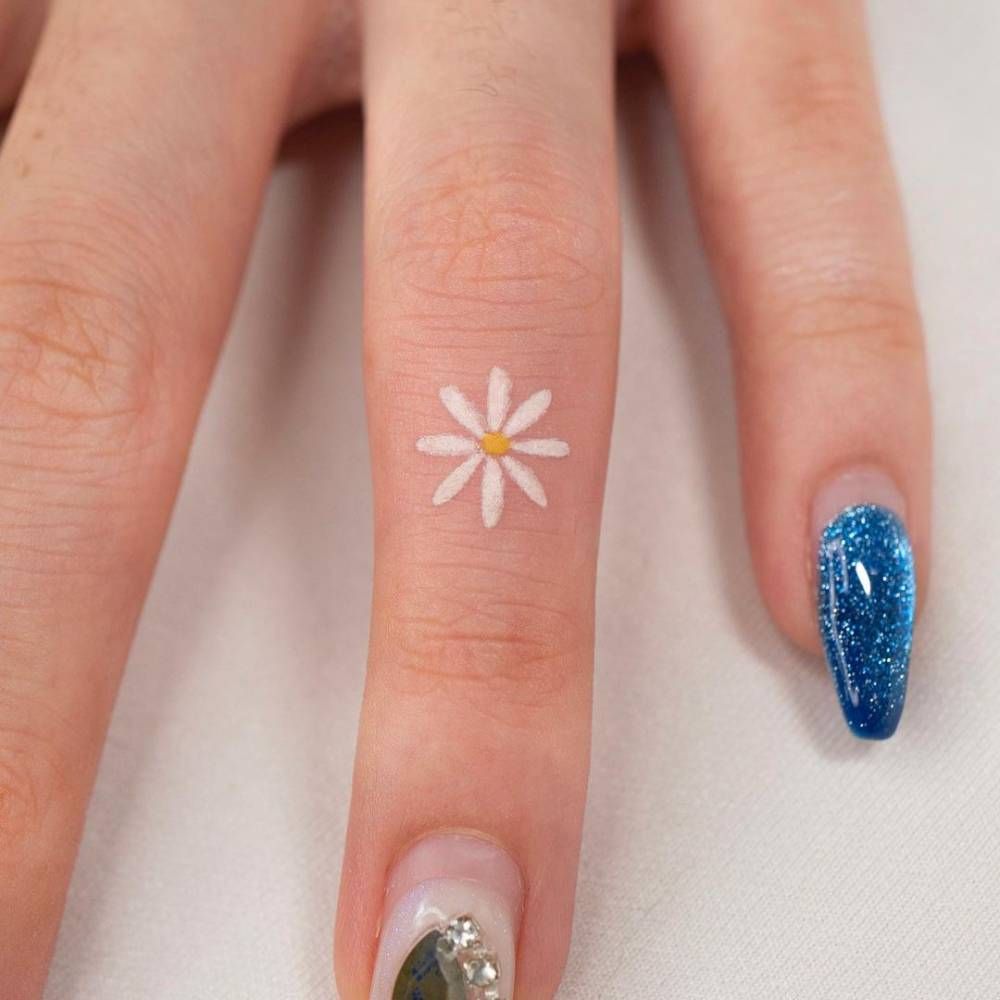 Small daisy tattoo 0019