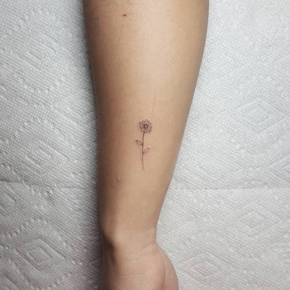 Small daisy tattoo 0037