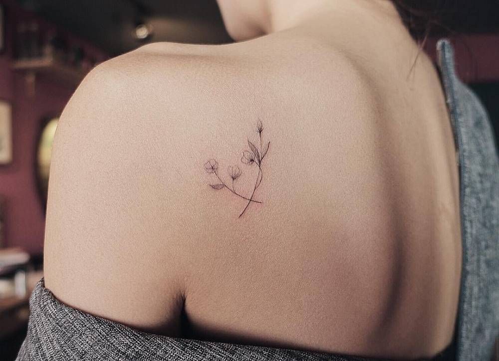 Small delicate poppy tattoo 0025