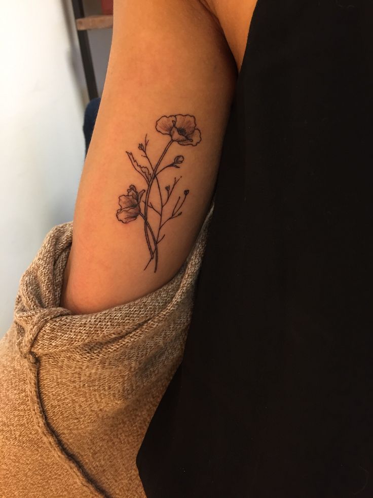 Small delicate poppy tattoo 0079