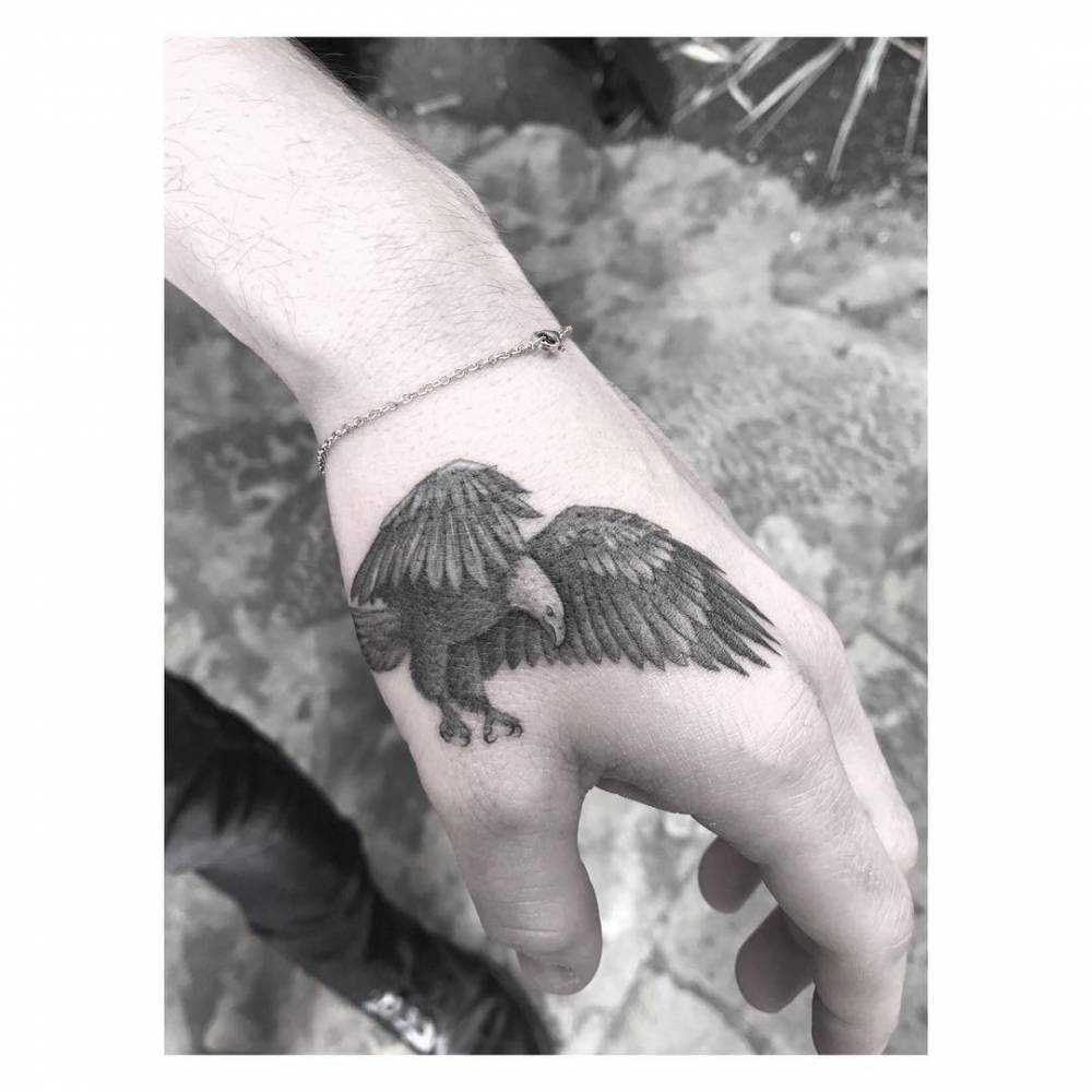 small eagle chest tattoo 0099