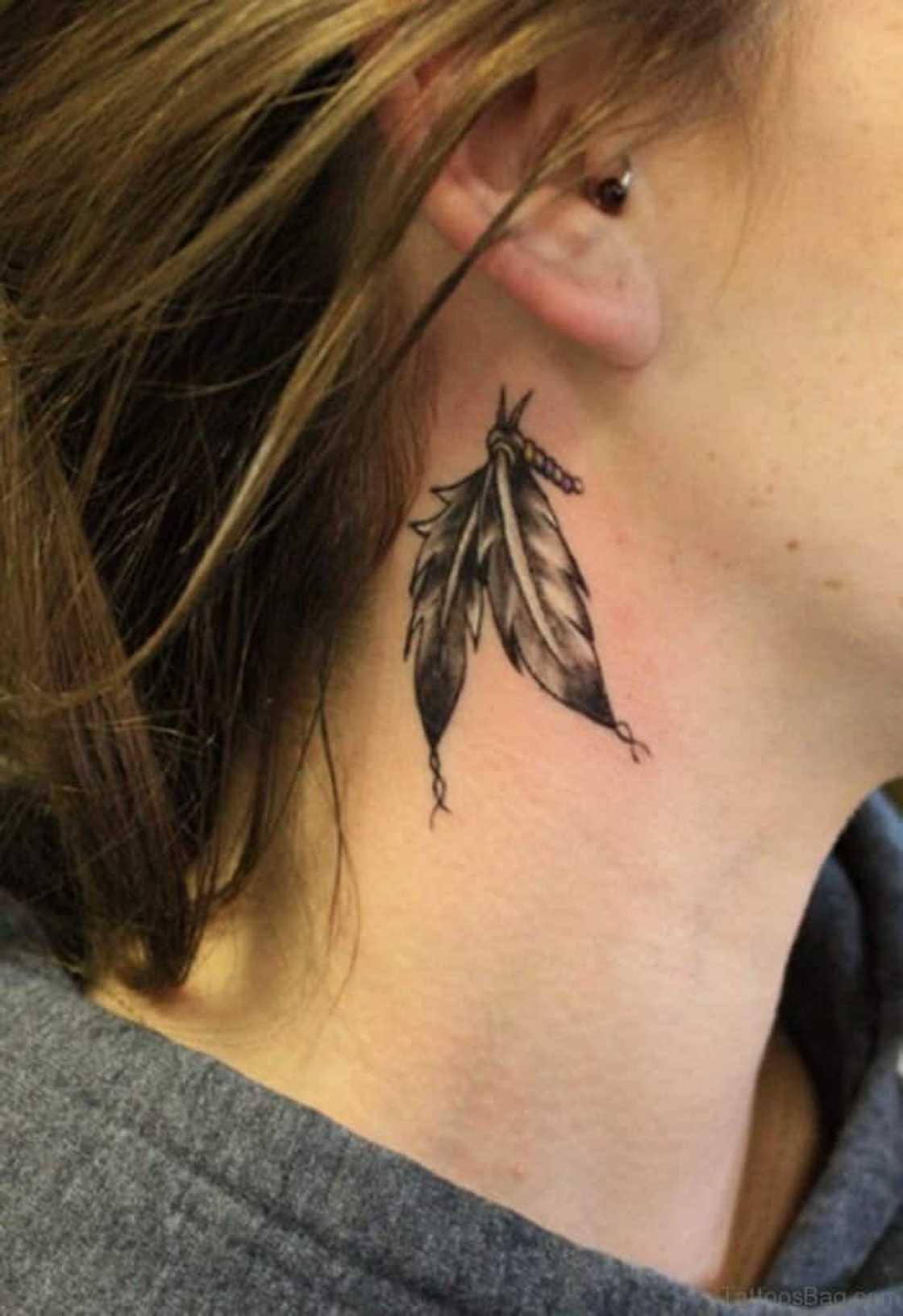 small female front neck tattoo 0053