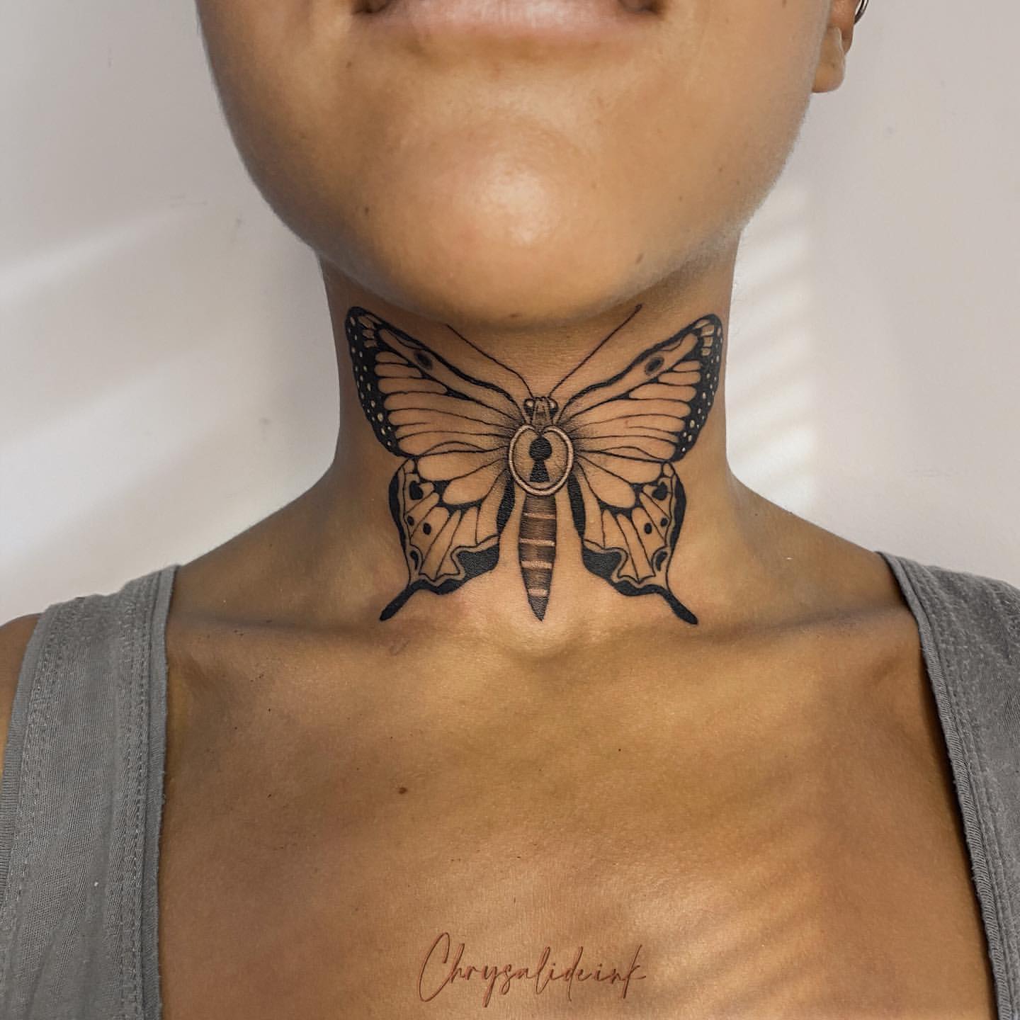 small female front neck tattoo 0078