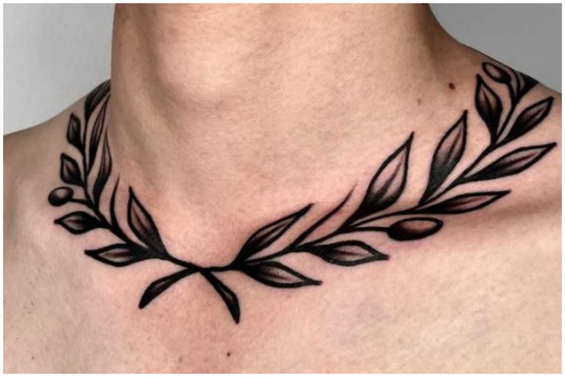 small female front neck tattoo 0092