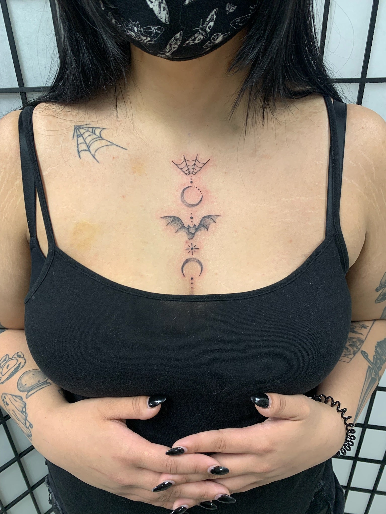 small female front neck tattoo 0098