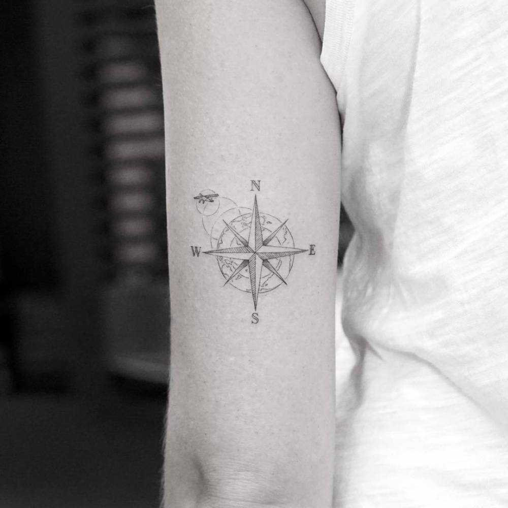 small feminine compass tattoo 0010