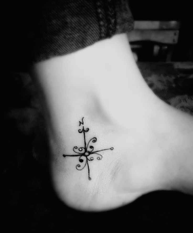 small feminine compass tattoo 0018