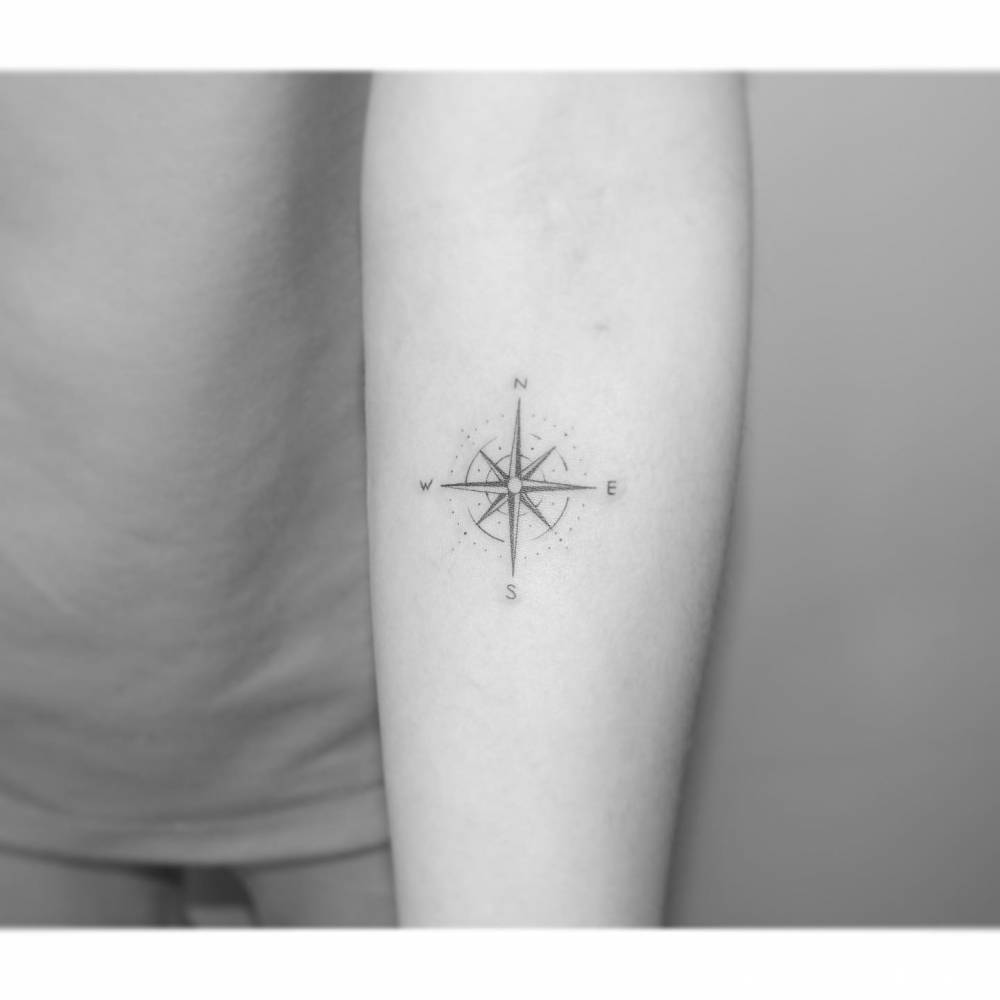 small feminine compass tattoo 0030