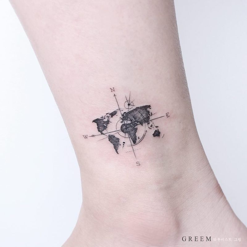 small feminine compass tattoo 0032