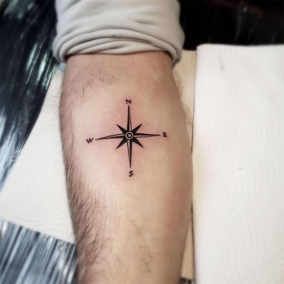 small feminine compass tattoo 0062