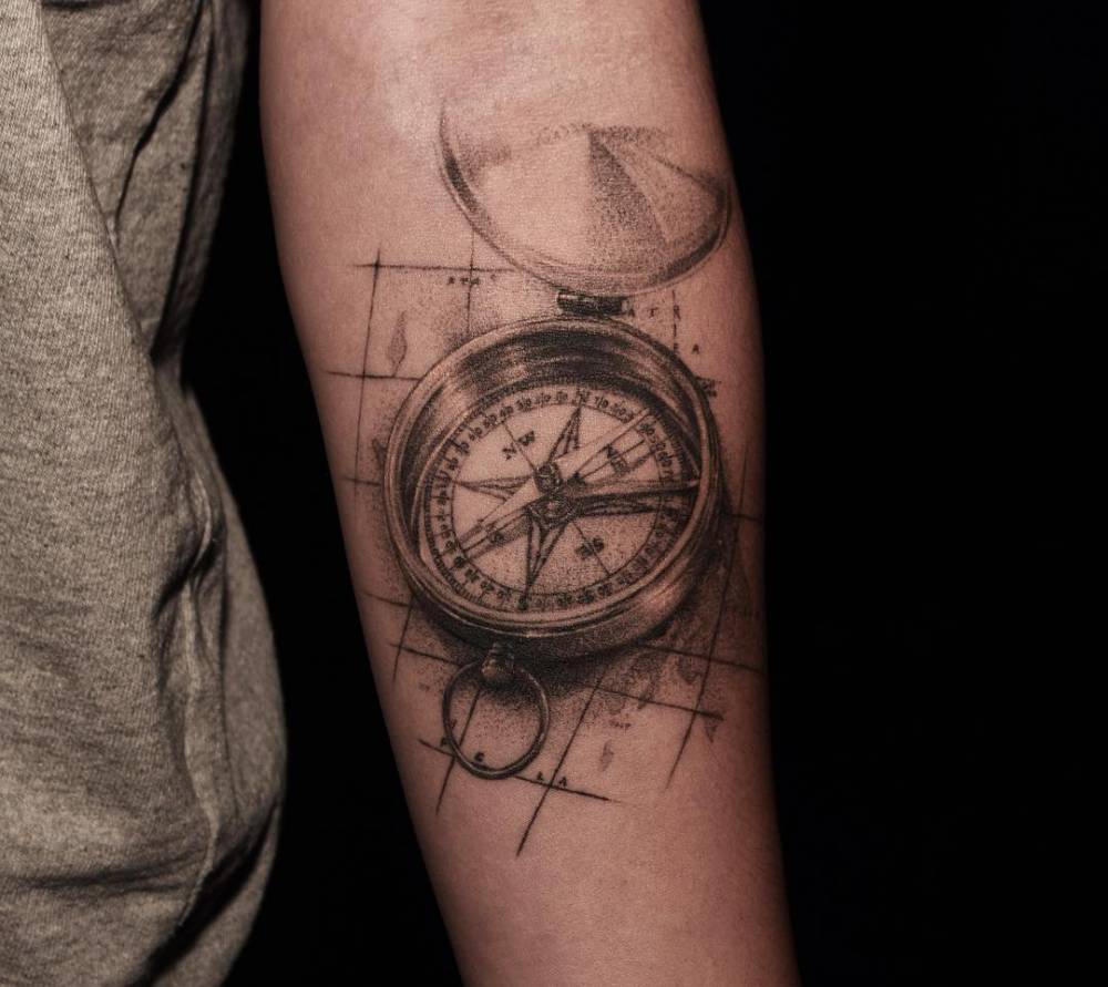 small feminine compass tattoo 0064