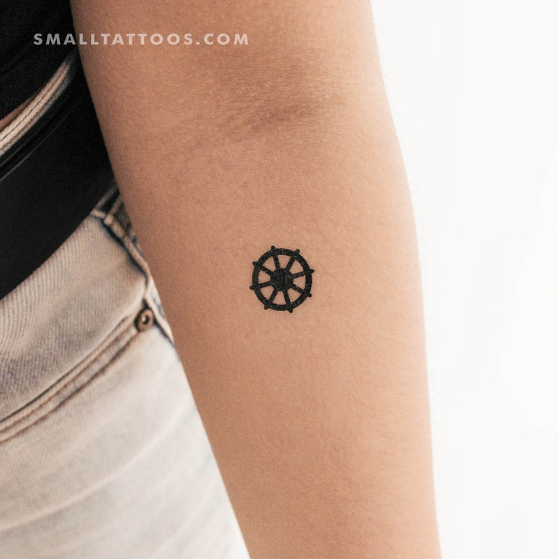 small feminine compass tattoo 0075