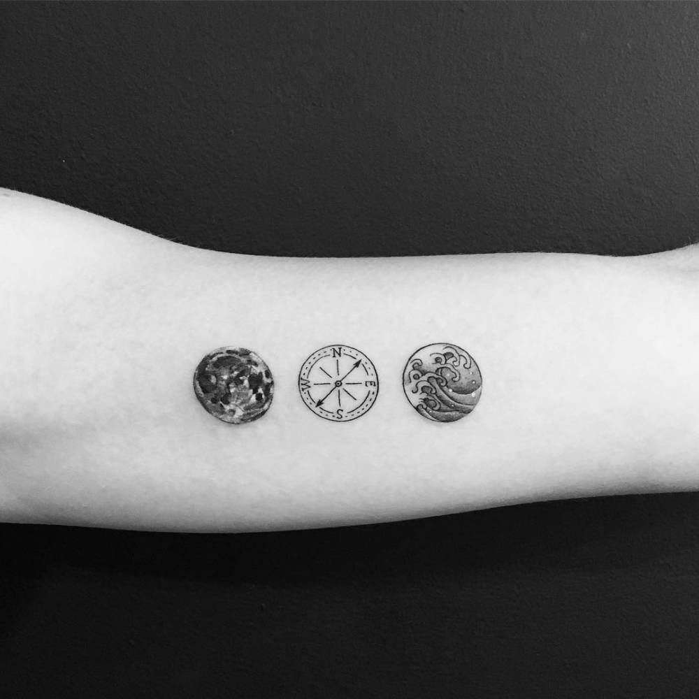 small feminine compass tattoo 0086