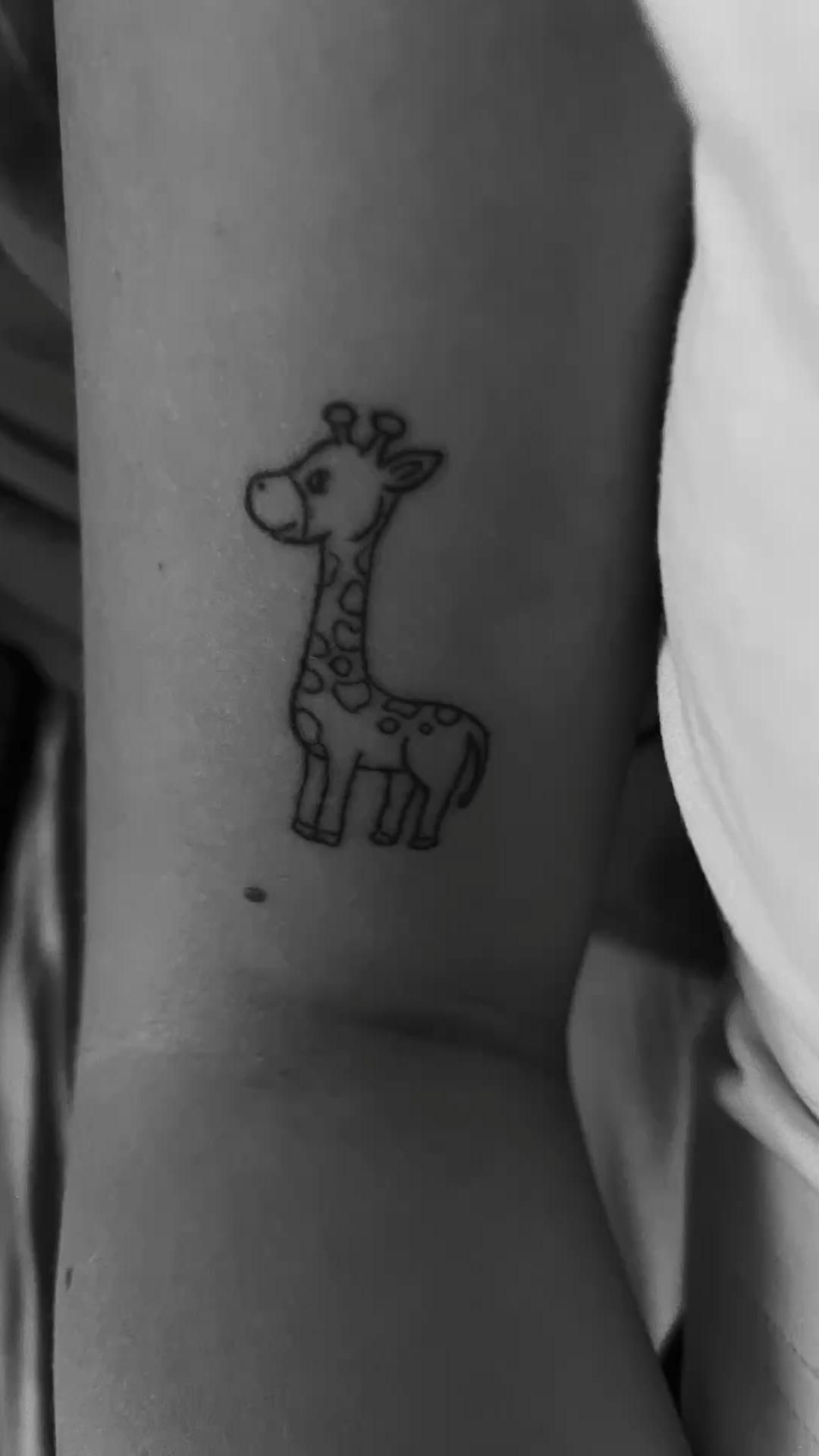 small giraffe tattoo 0020