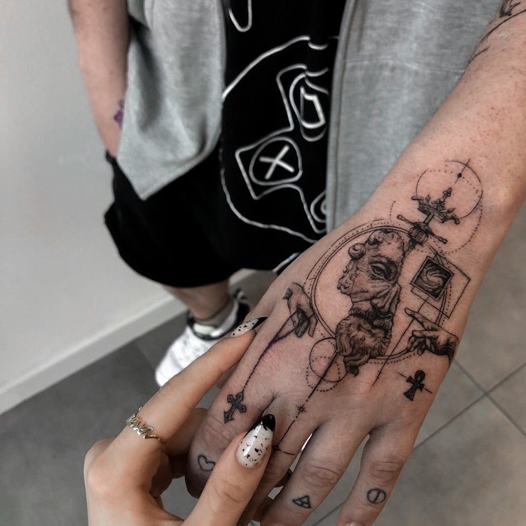 small hand tattoo men 0032