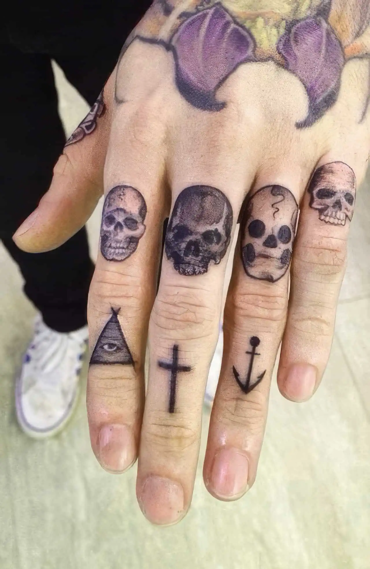 small hand tattoo men 0069