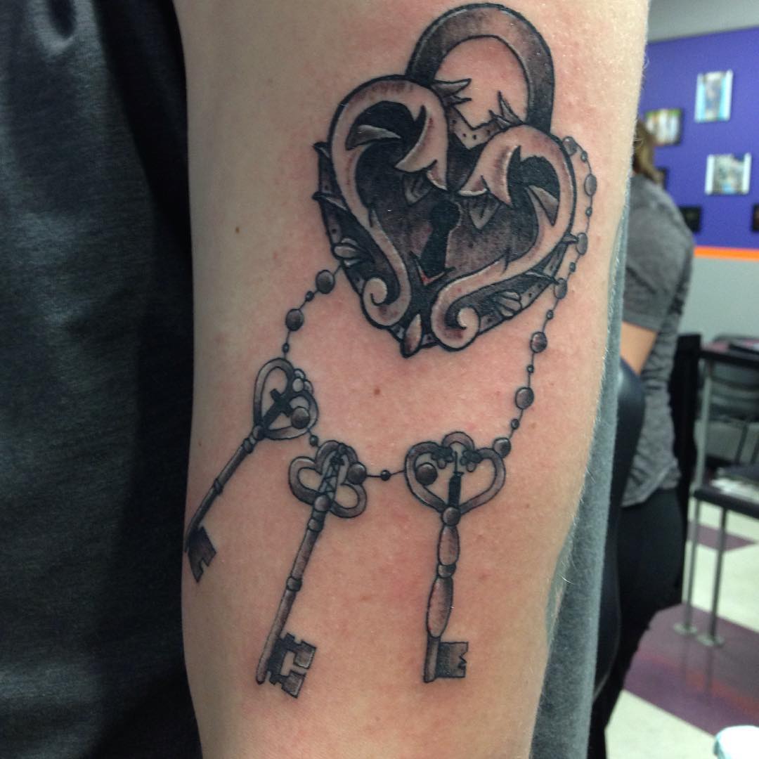 Small heart lock and key tattoo 0042