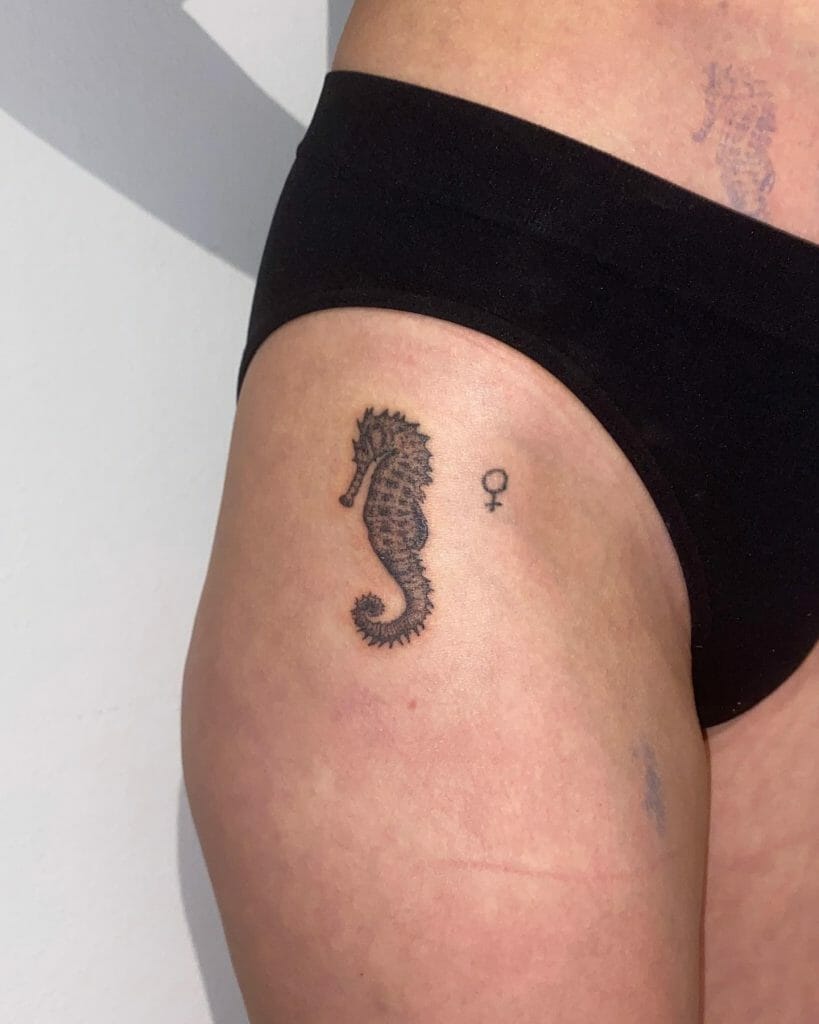 small hip tattoo 0083