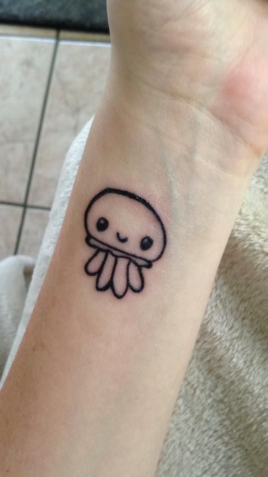 Small jellyfish tattoo 0019