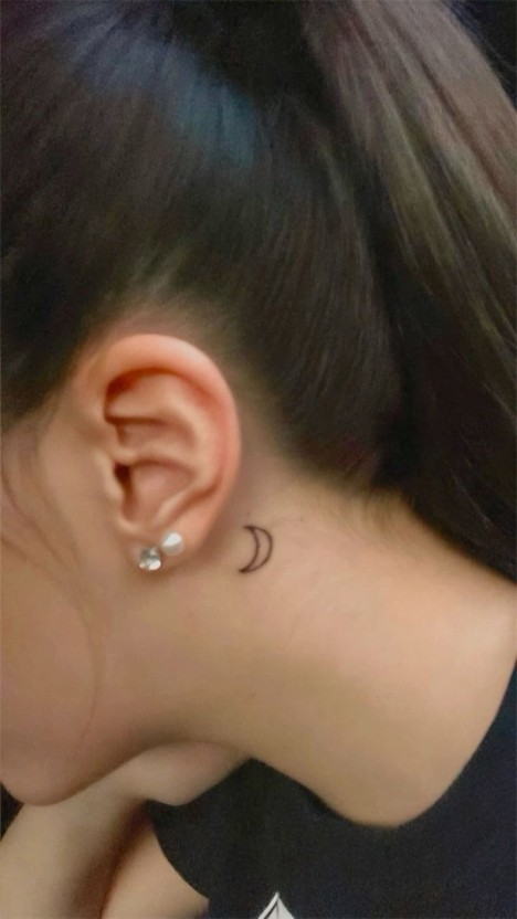 Small moon tattoo 0021