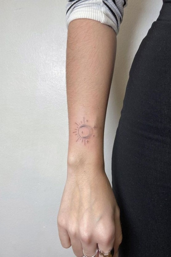 Small moon tattoo 0027