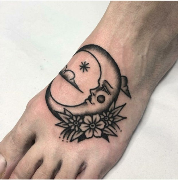 Small moon tattoo 0043