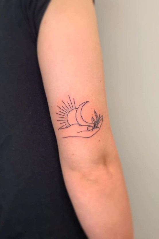 Small moon tattoo 0048