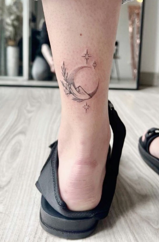 Small moon tattoo 0053