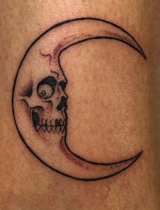 Small moon tattoo 0084