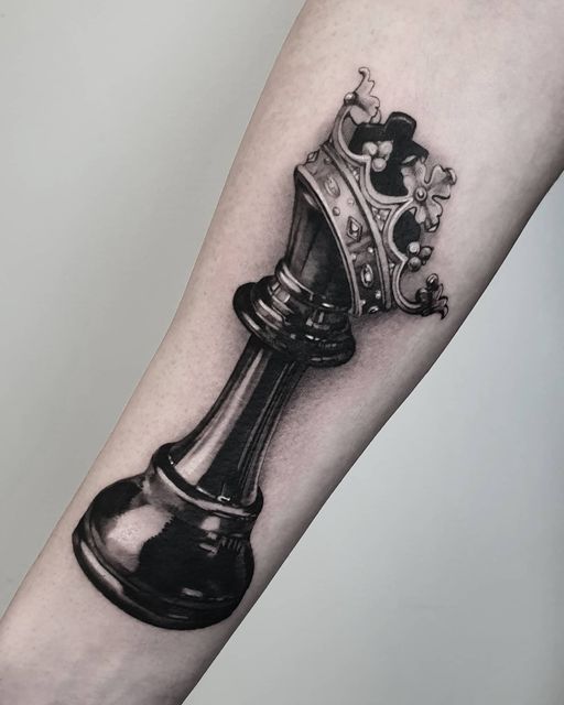 Small queen crown tattoo 0091