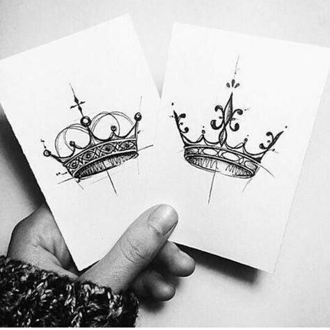 Small queen crown tattoo 0099