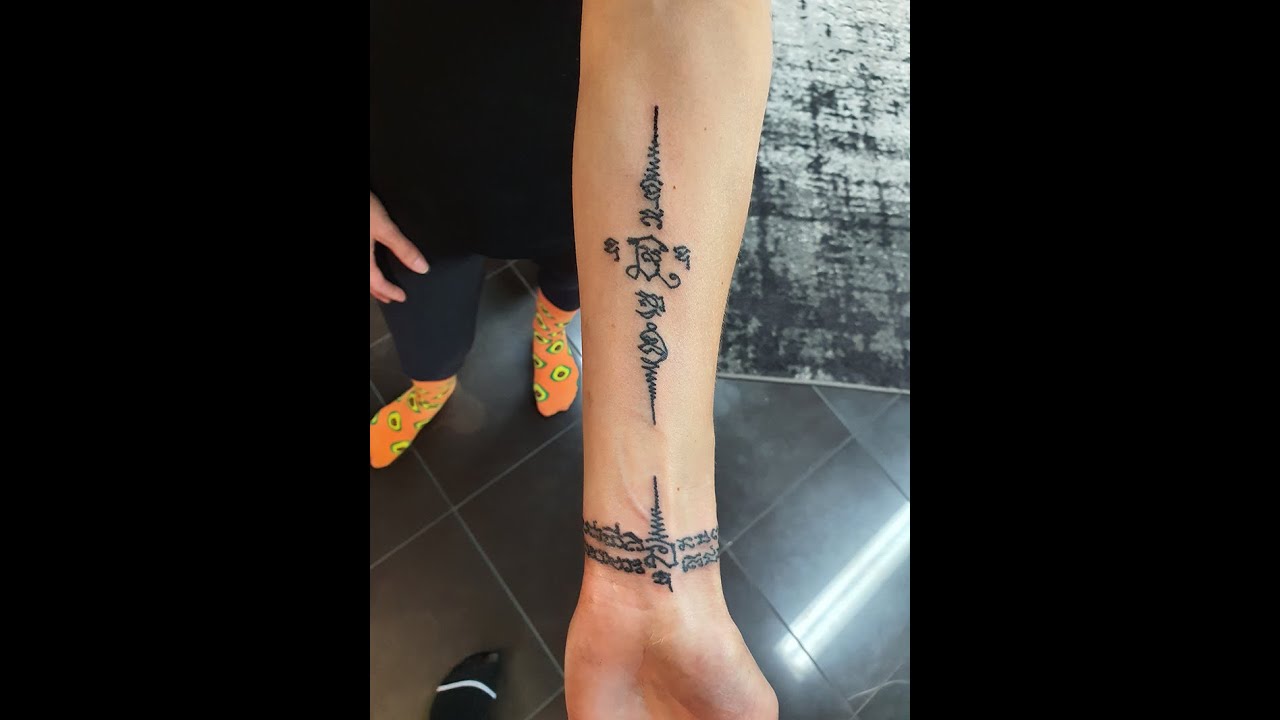 Small sak yant tattoo 0023