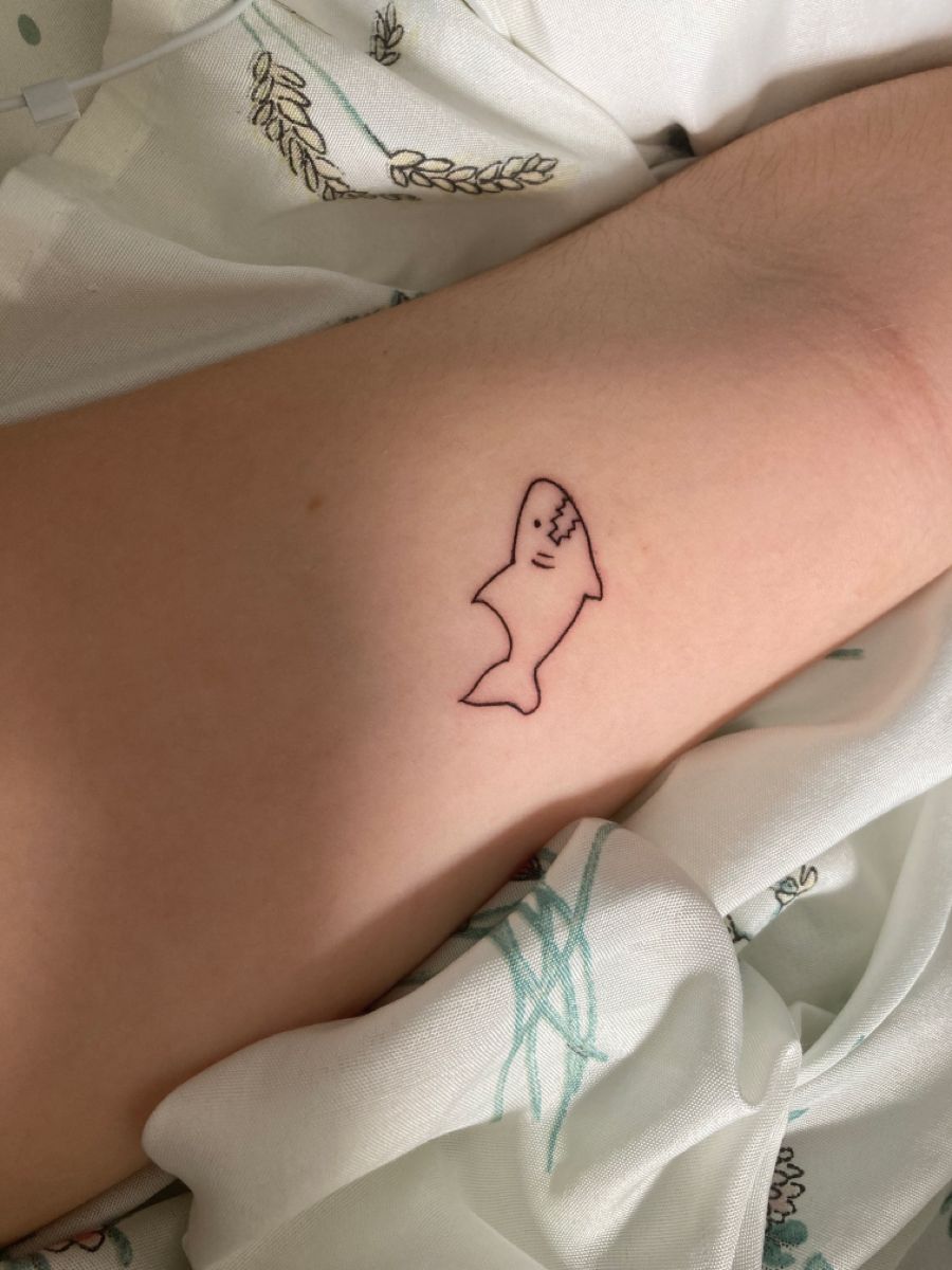 small shark tattoo 0017