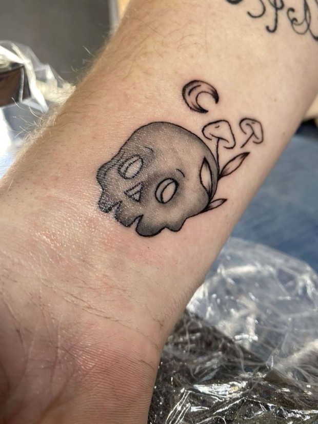 Small skeleton tattoo 0078