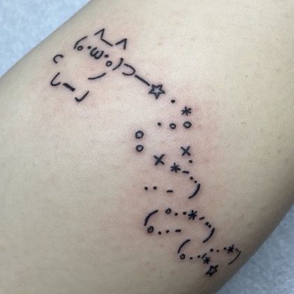 Small star tattoo 0034