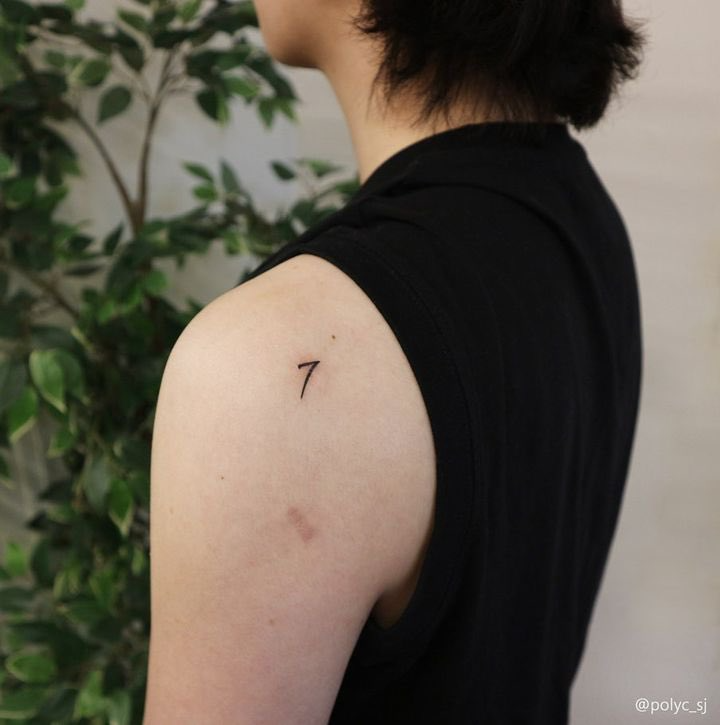 Small star tattoo 0083