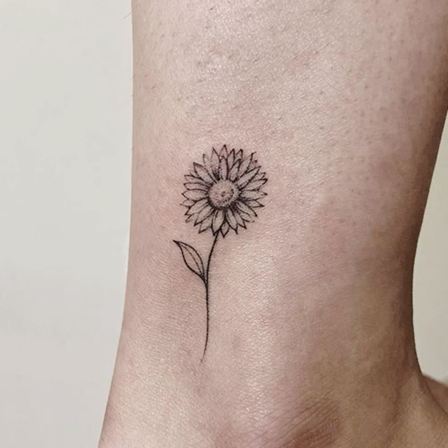 Small sunflower tattoo black and white 0054