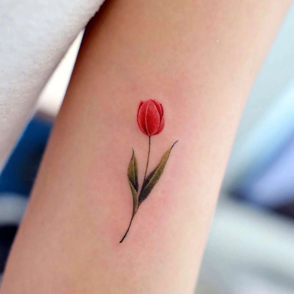 Small tulip tattoo 0019