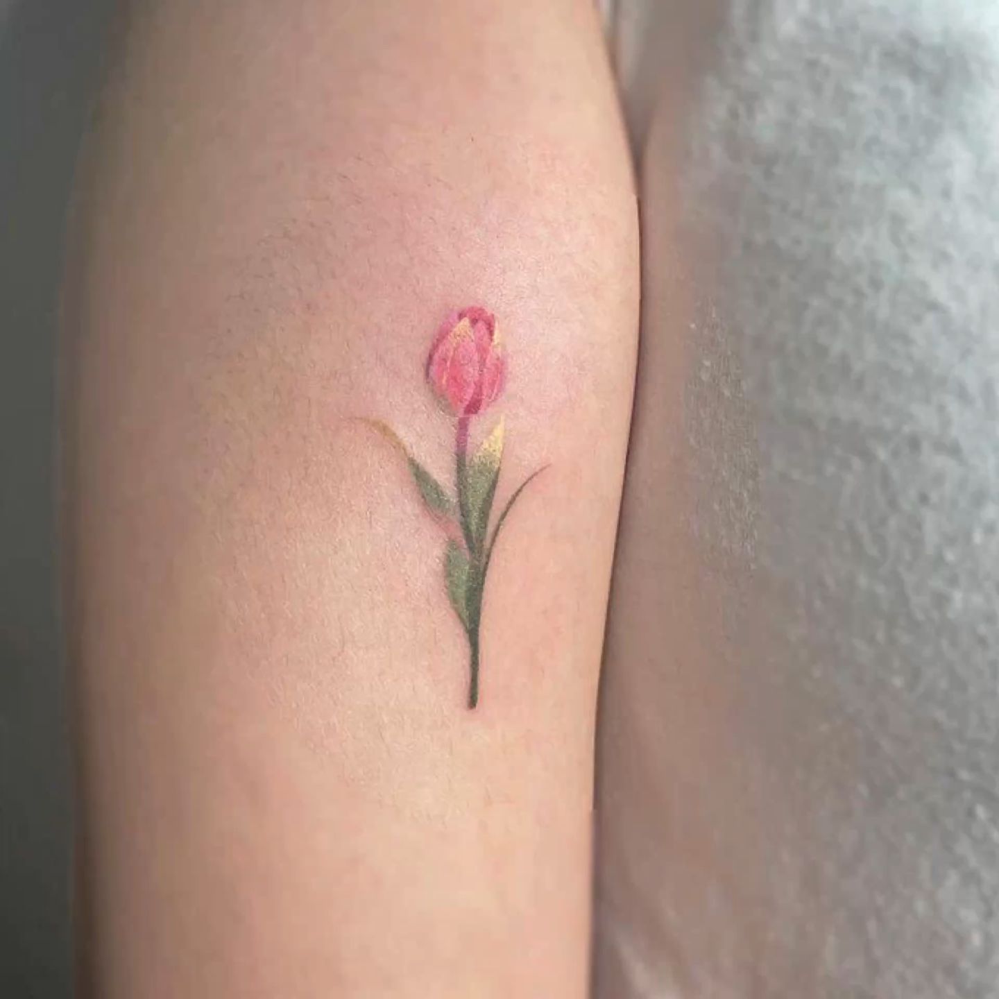 Small tulip tattoo 0041