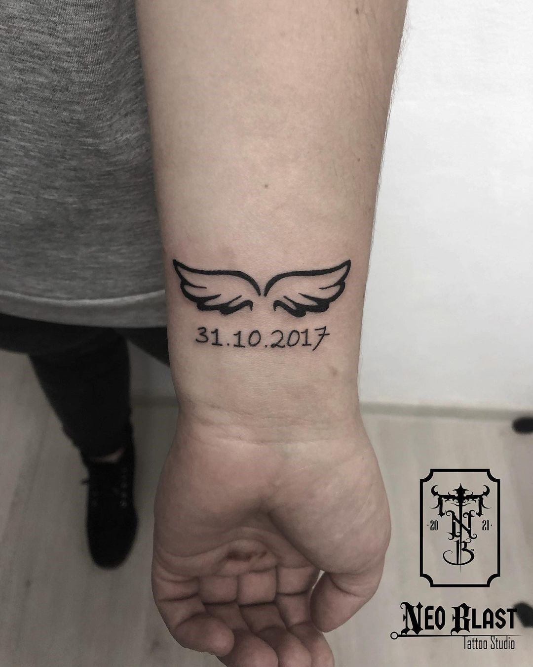 small wing tattoo on forearm 0017