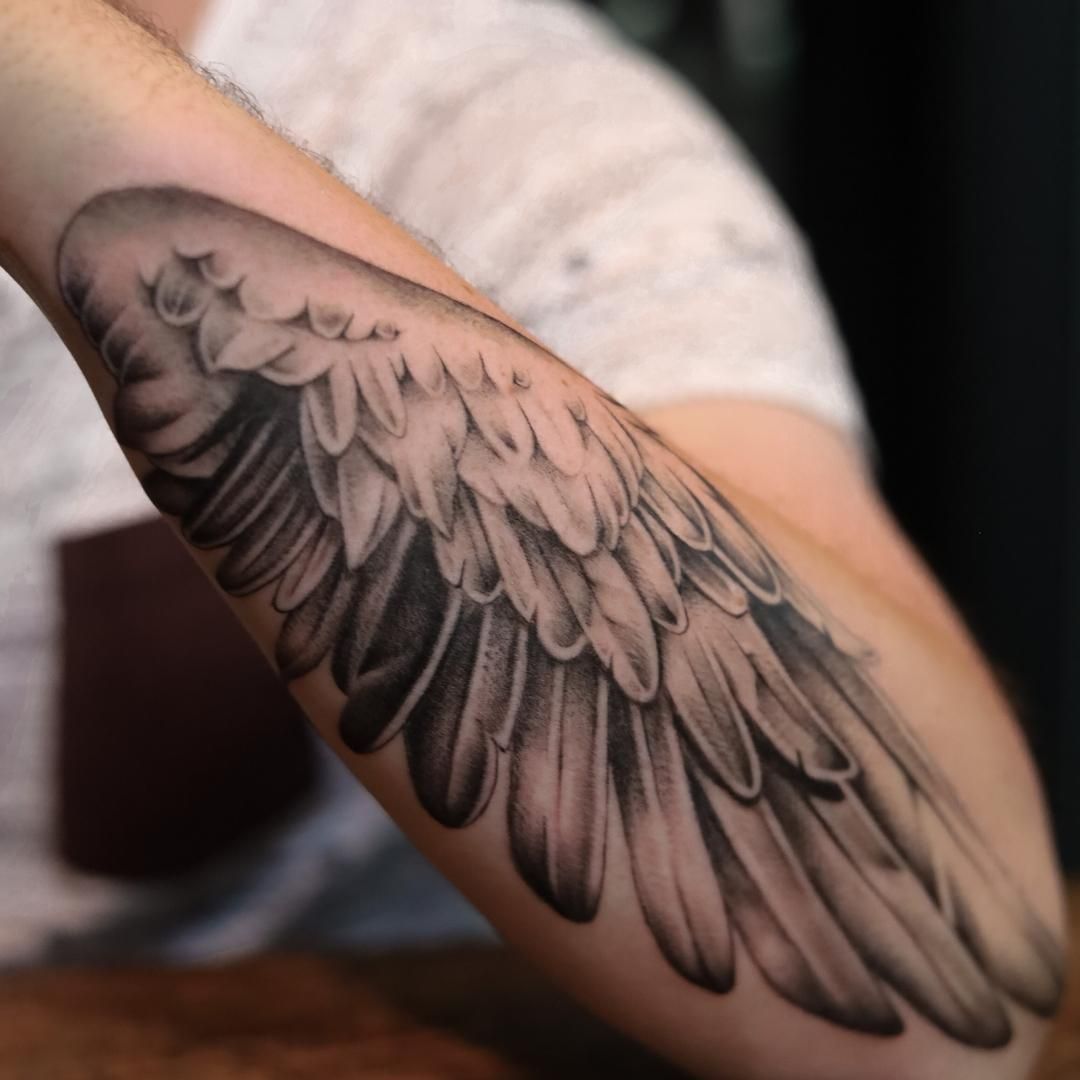 small wing tattoo on forearm 0040