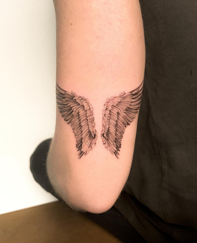 small wing tattoo on forearm 0047